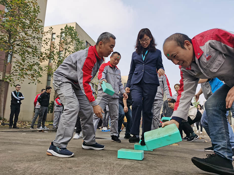 飞卓团建丨摸石头过河